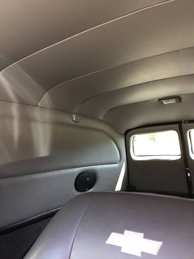 Chevy-panel-truck-1st-series-1955-silver-10