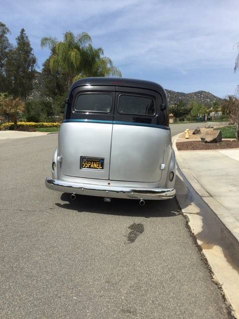 Chevy-panel-truck-1st-series-1955-silver-11