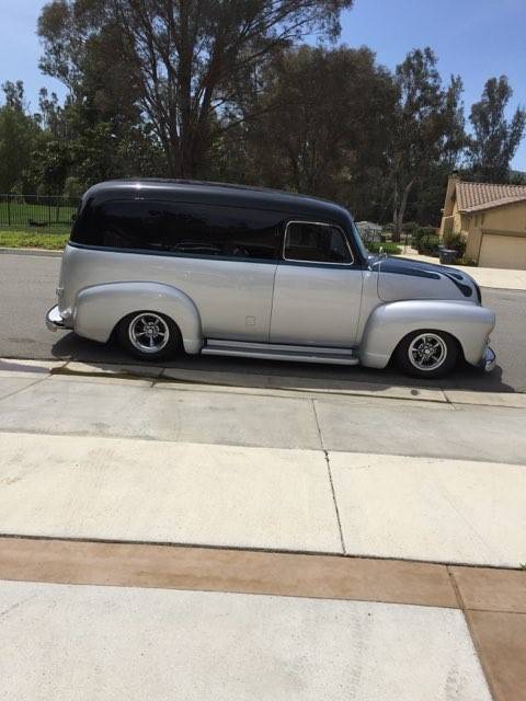 Chevy-panel-truck-1st-series-1955-silver-2