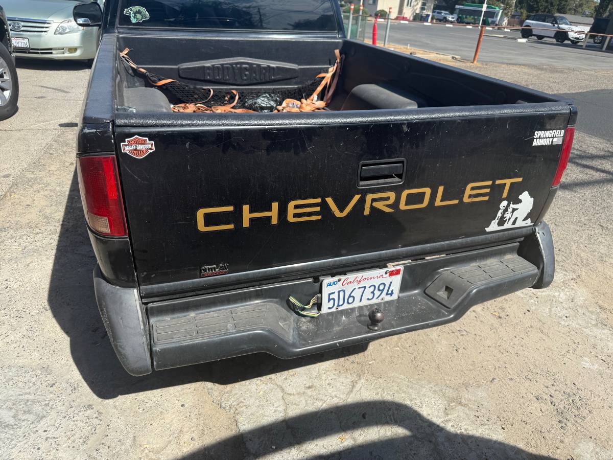 Chevy-s10-pickup-1995-black-5