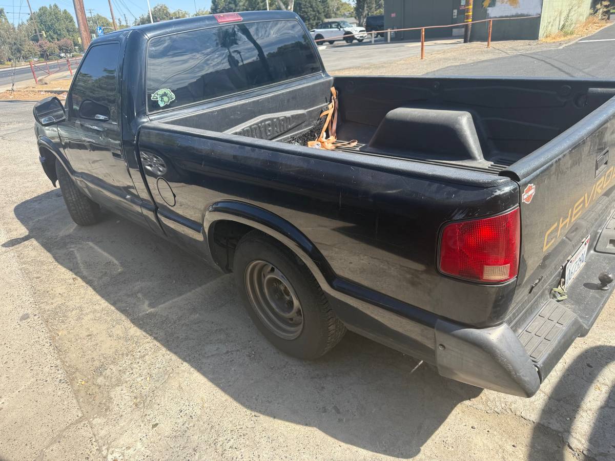 Chevy-s10-pickup-1995-black-7