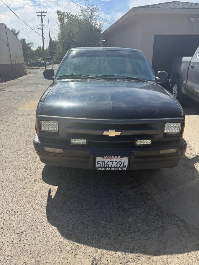 Chevy-s10-pickup-1995-black-9
