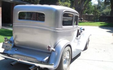 Chevy-sedan-1932-custom-1