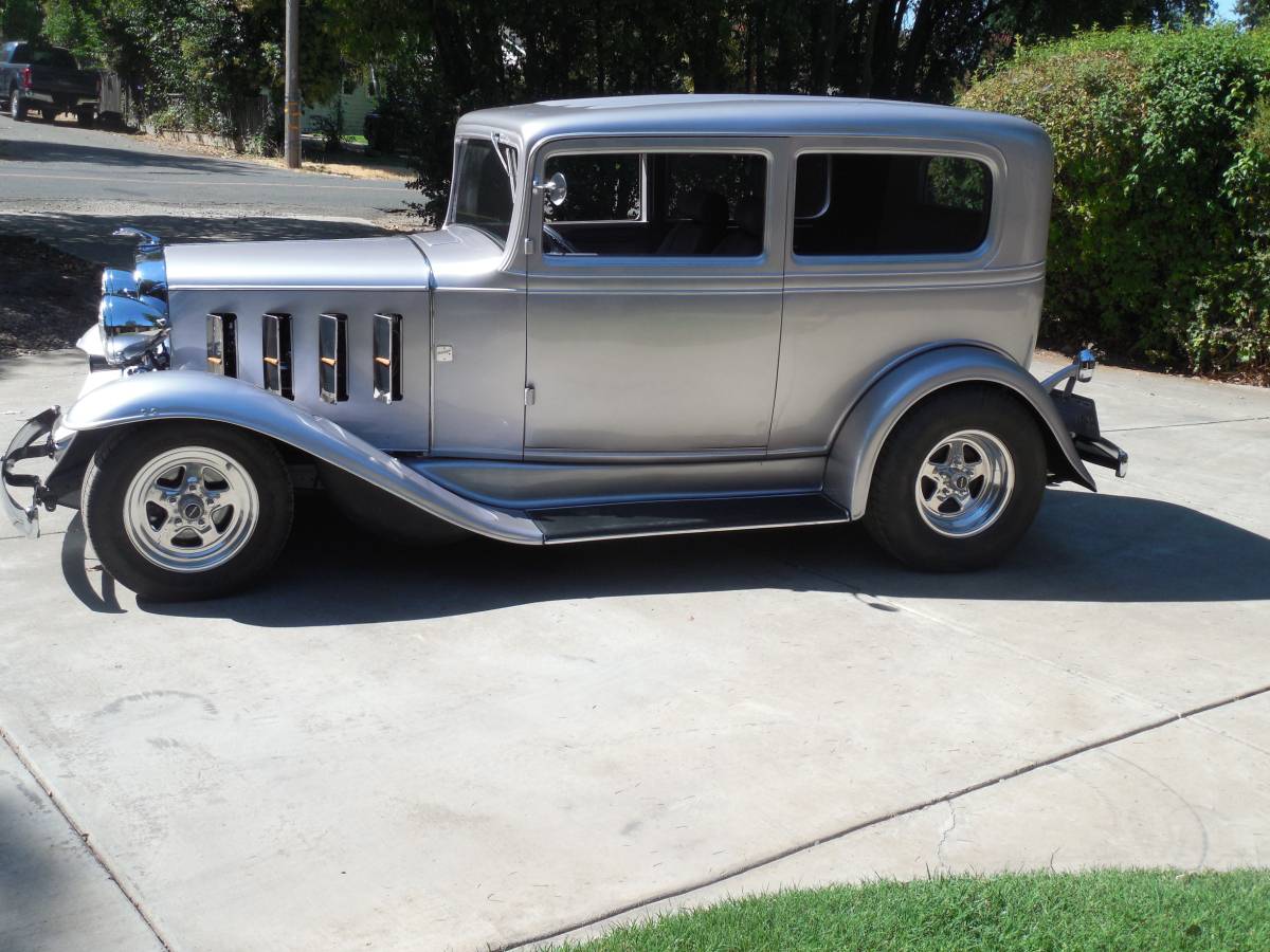 Chevy-sedan-1932-custom-10