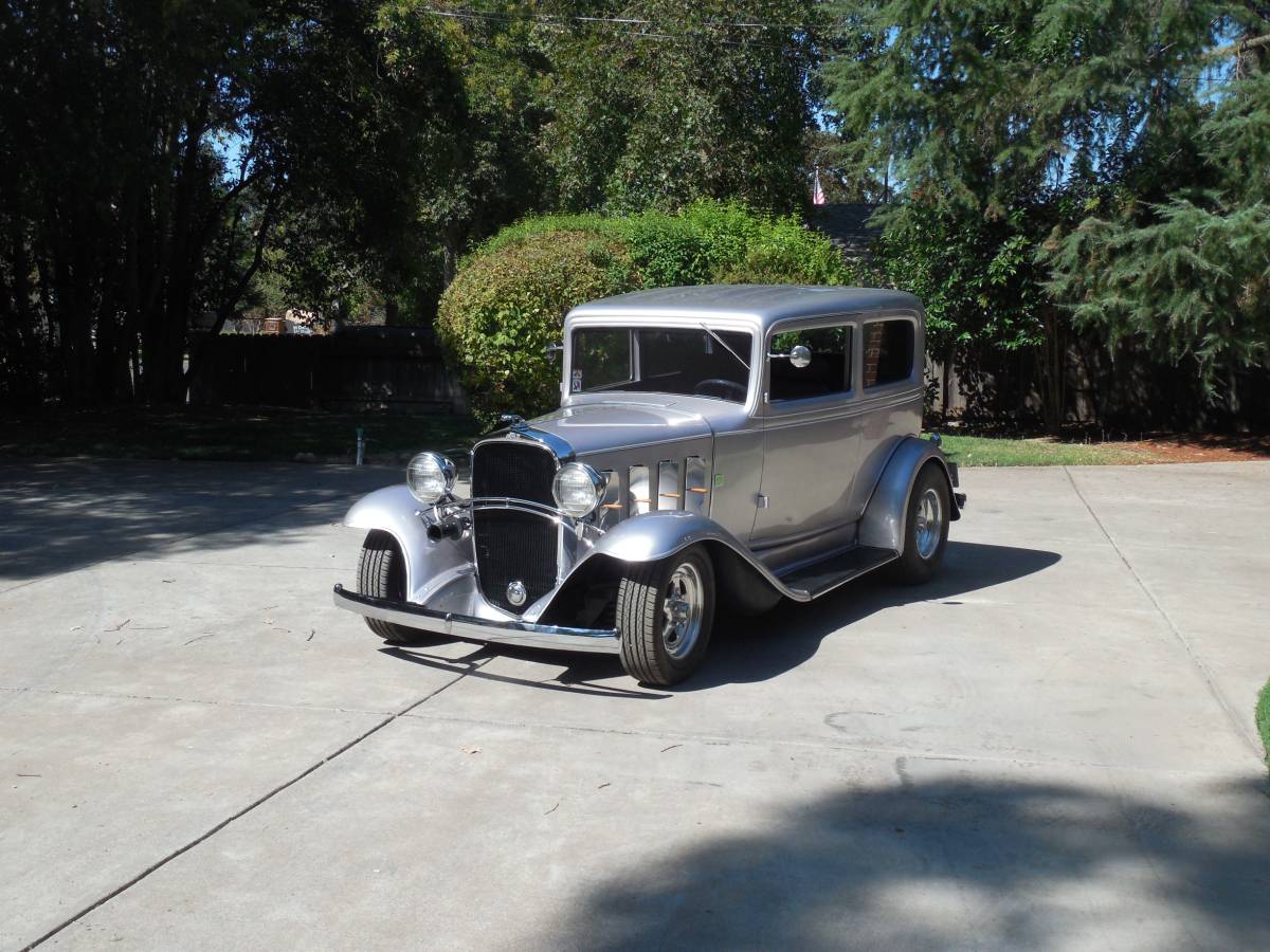 Chevy-sedan-1932-custom-13