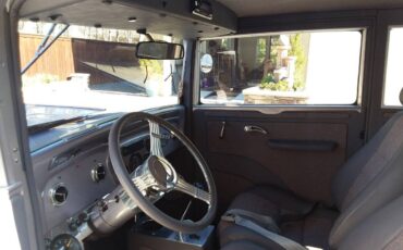 Chevy-sedan-1932-custom-18
