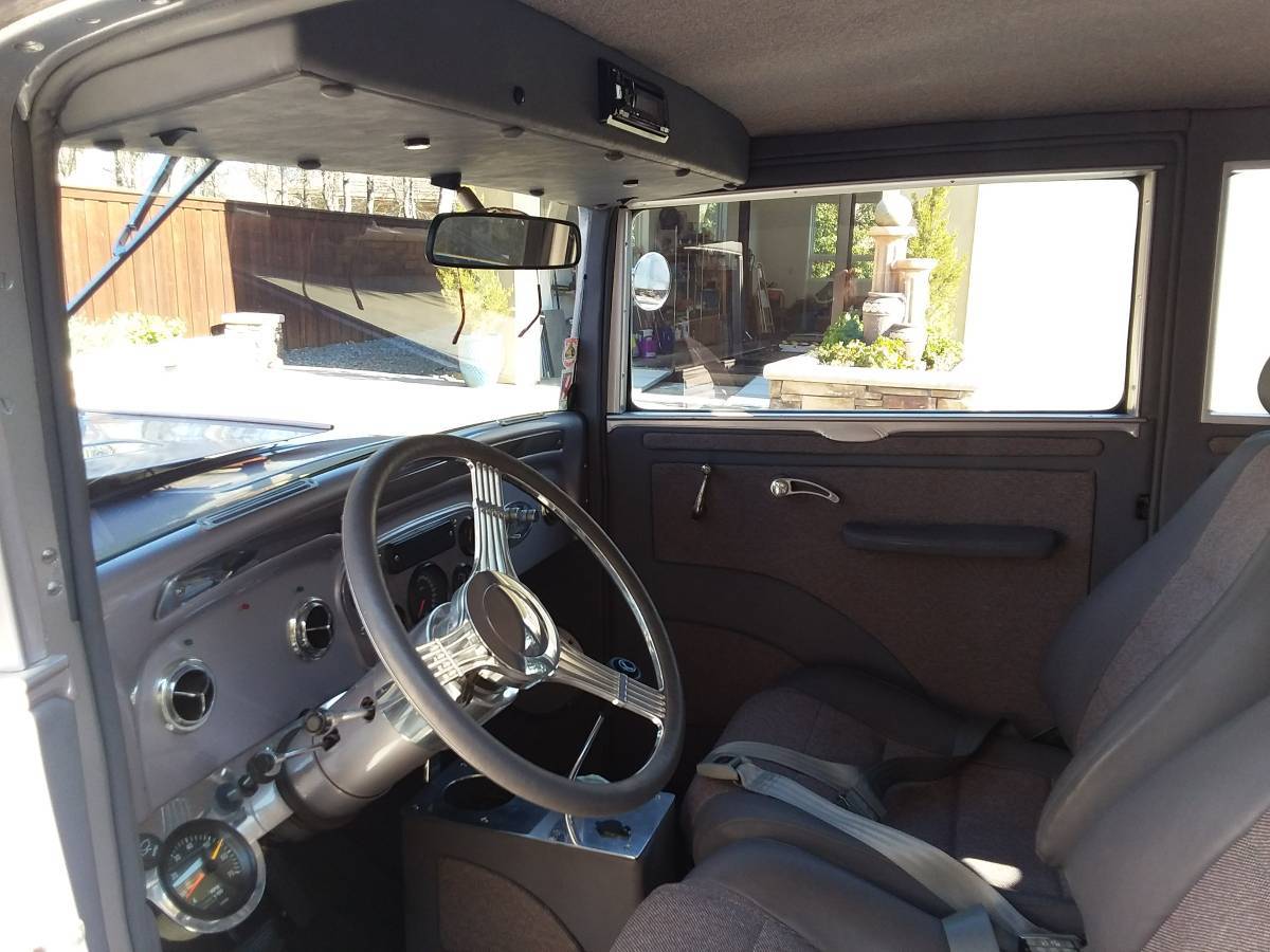 Chevy-sedan-1932-custom-18