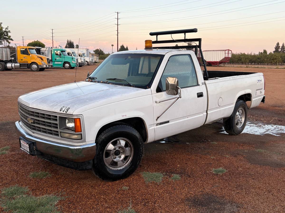 Chevy-sierra-2500-1989-white-8