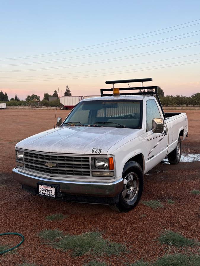 Chevy-sierra-2500-1989-white