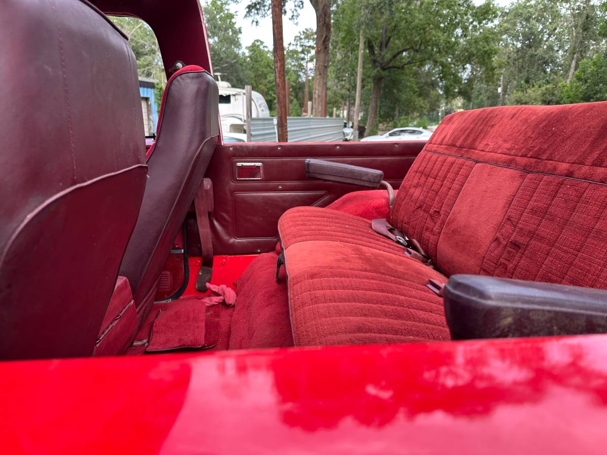 Chevy-silverado-1985-red-10