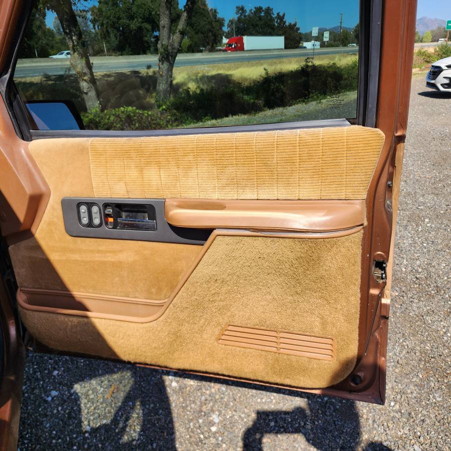 Chevy-silverado-1990-brown-25