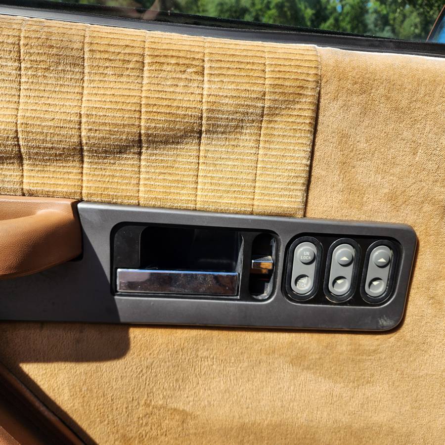 Chevy-silverado-1990-brown-30