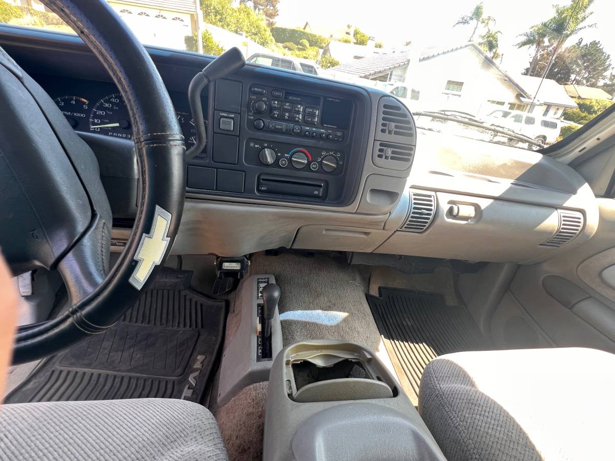 Chevy-silverado-1995-white-4