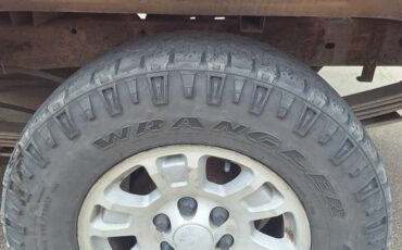 Chevy-silverado-2500-1988-white-12