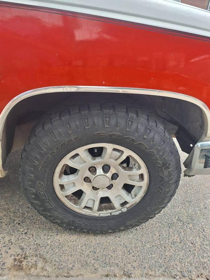 Chevy-silverado-2500-1988-white-14