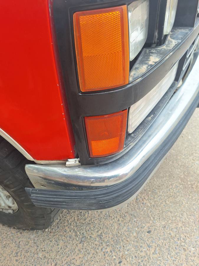 Chevy-silverado-2500-1988-white-17
