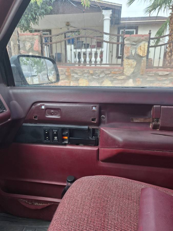 Chevy-silverado-2500-1988-white-23