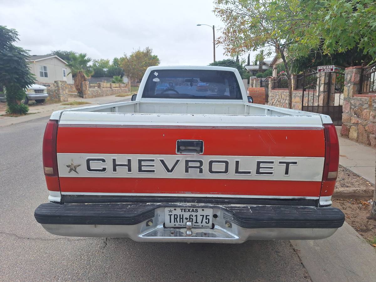 Chevy-silverado-2500-1988-white-4