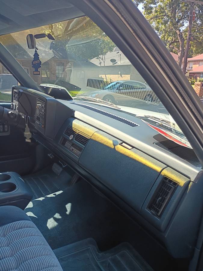 Chevy-silverado-2500hd-diesel-1993-white-17