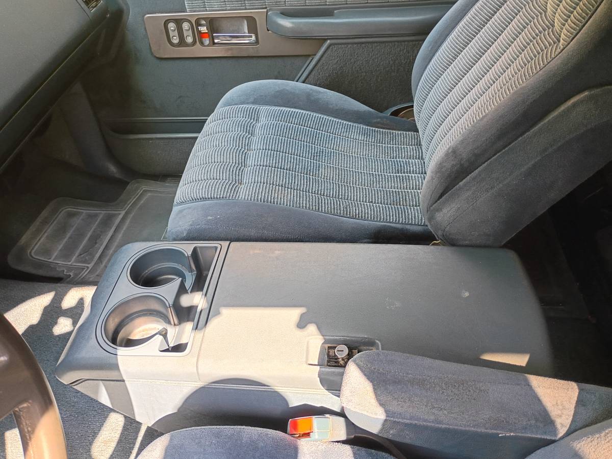Chevy-silverado-2500hd-diesel-1993-white-20