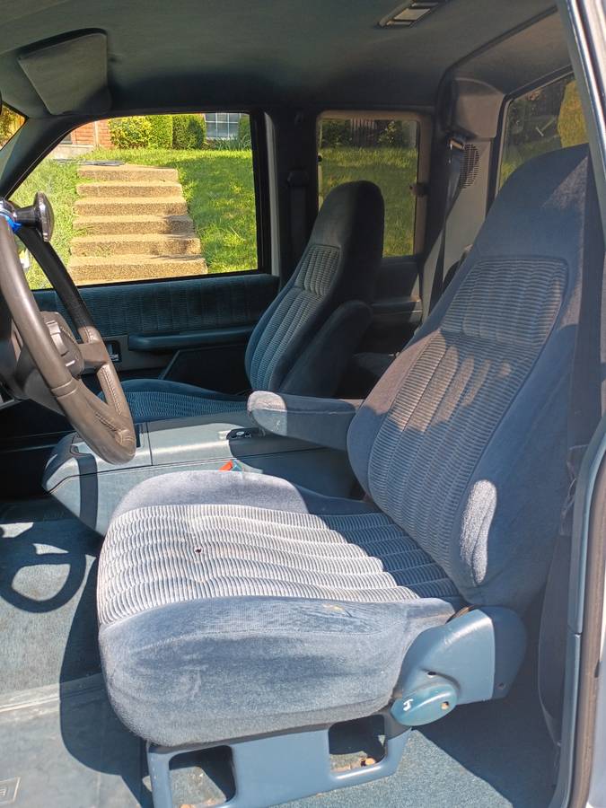 Chevy-silverado-2500hd-diesel-1993-white-3