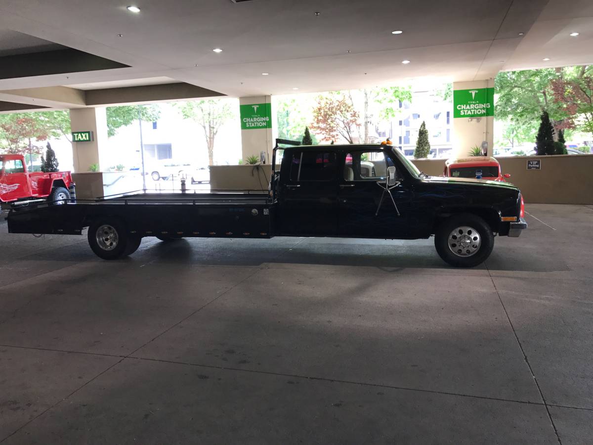 Chevy-silverado-3500-1982-black-13