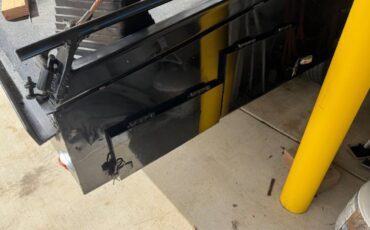 Chevy-silverado-3500-1982-black-2