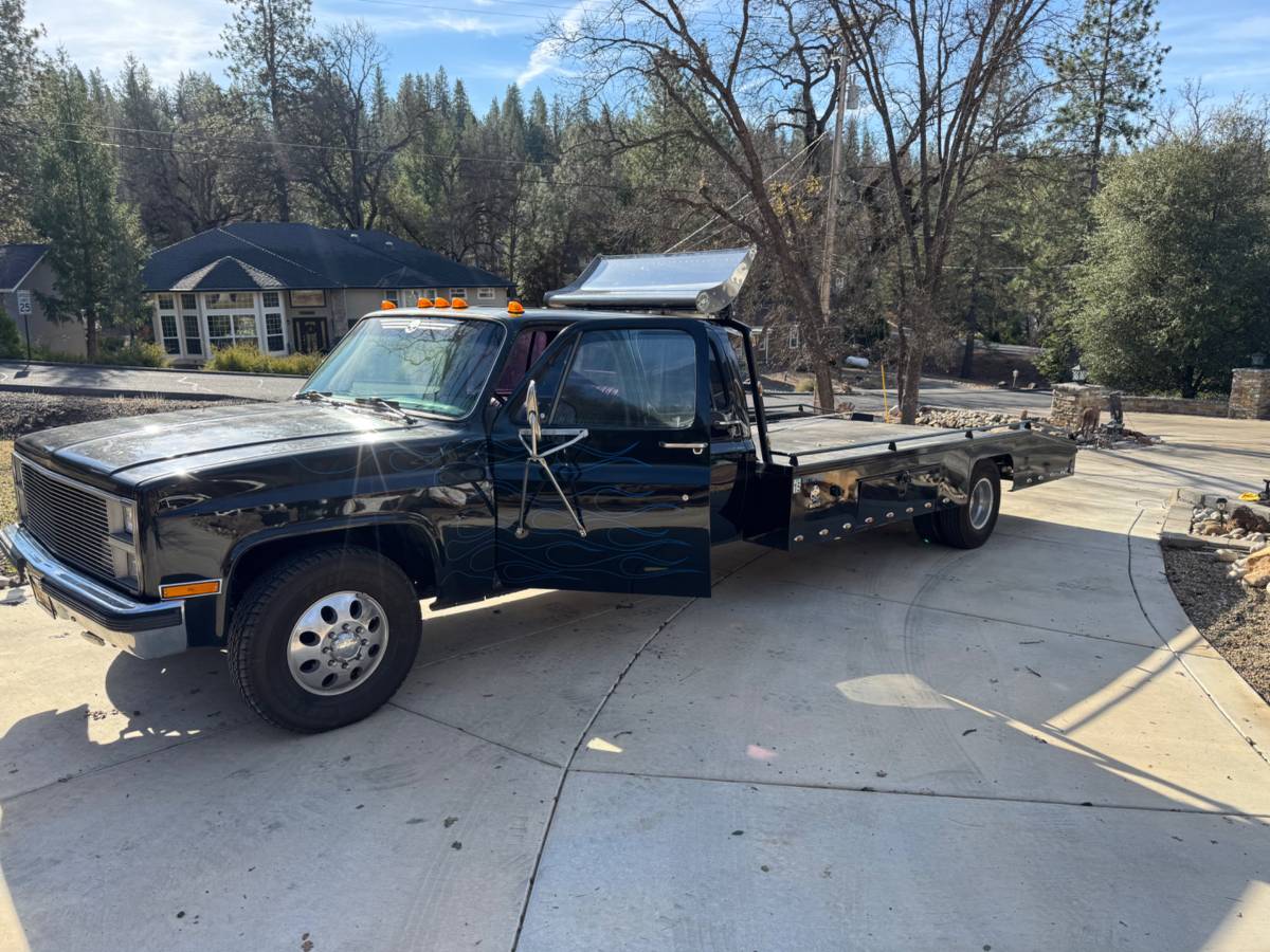 Chevy-silverado-3500-1982-black-7