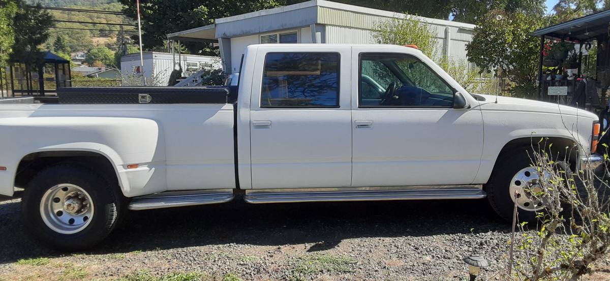 Chevy-silverado-3500hd-1993-white-1