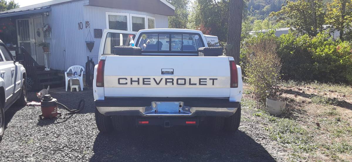 Chevy-silverado-3500hd-1993-white-11