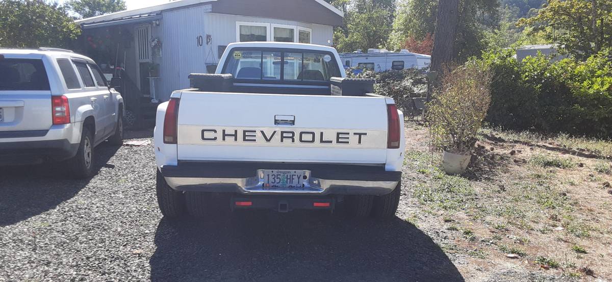 Chevy-silverado-3500hd-1993-white-4
