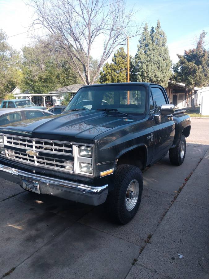 Chevy-silverado-c10-1987-black-1