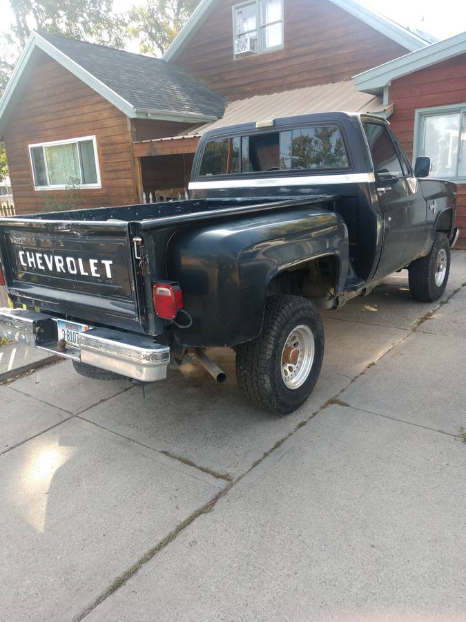 Chevy-silverado-c10-1987-black-3