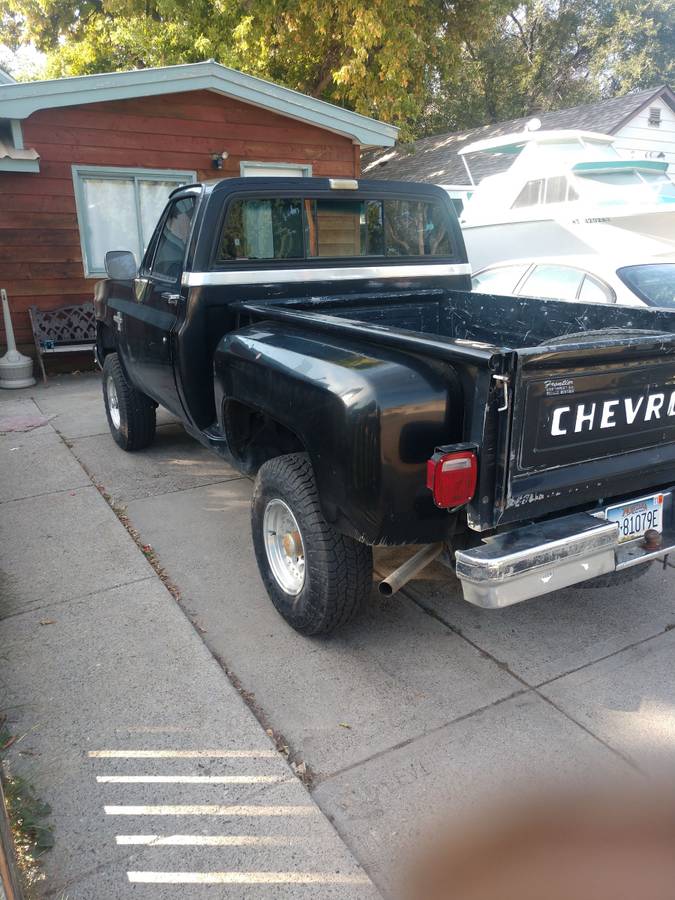 Chevy-silverado-c10-1987-black-4