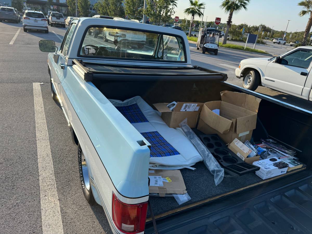 Chevy-squarebody-c-10-1979-blue-1