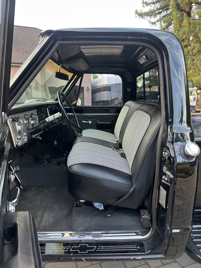 Chevy-stepside-1970-black-3