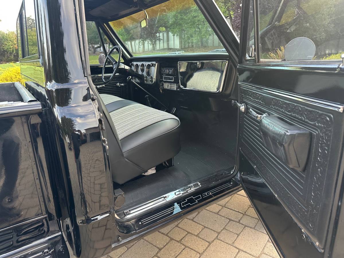 Chevy-stepside-1970-black-5