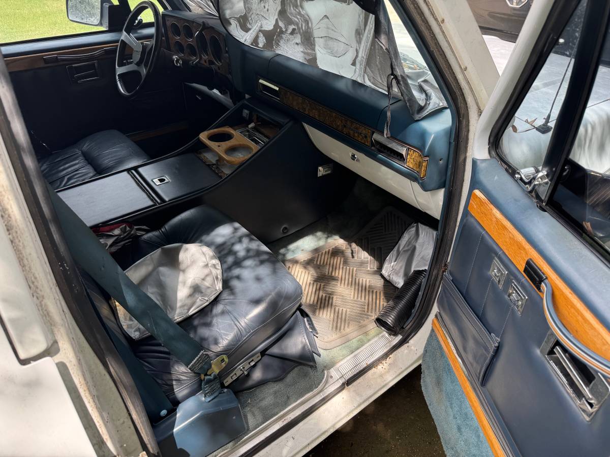 Chevy-suburban-1500-1991-3