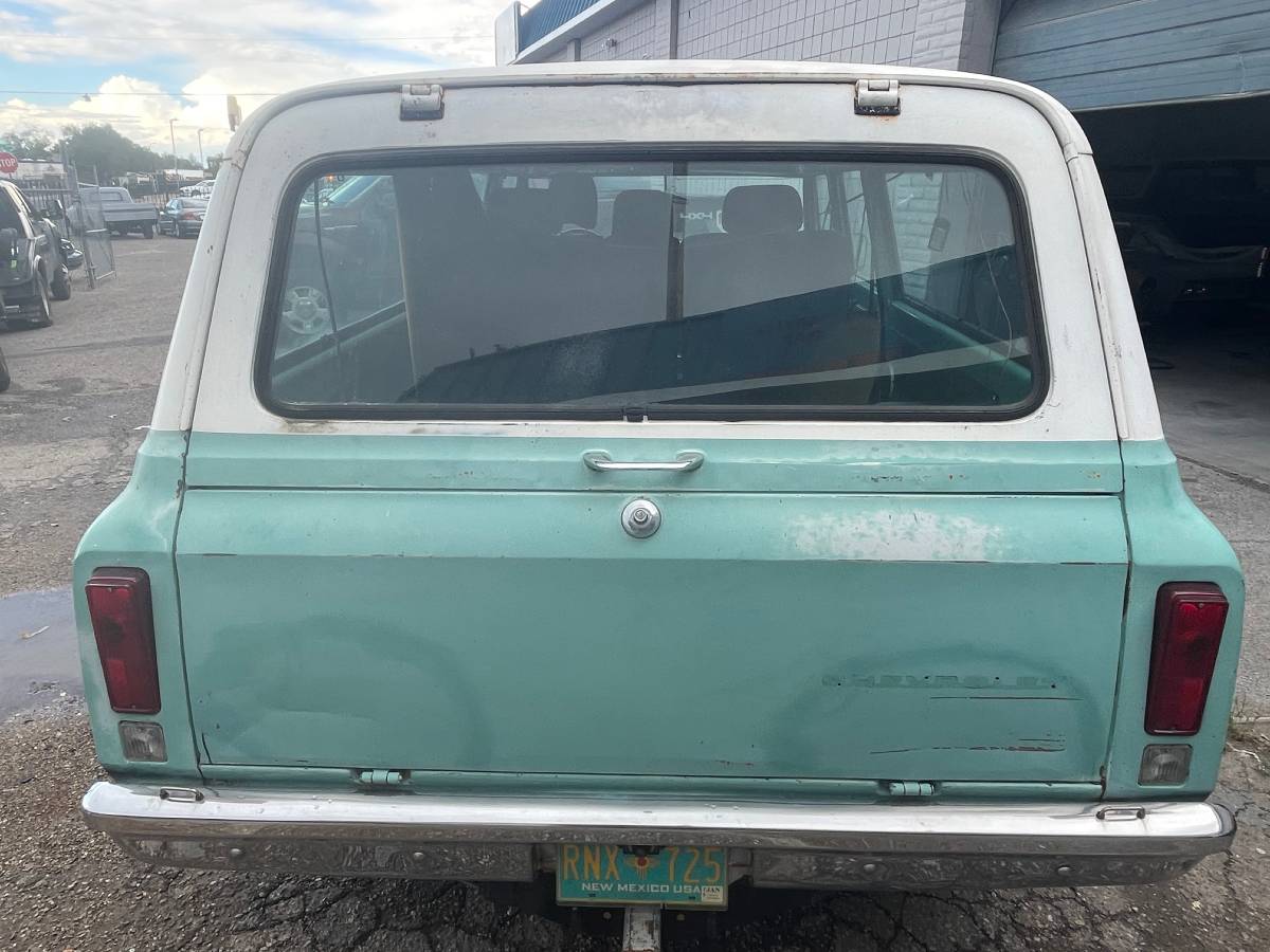 Chevy-suburban-1968-custom-19