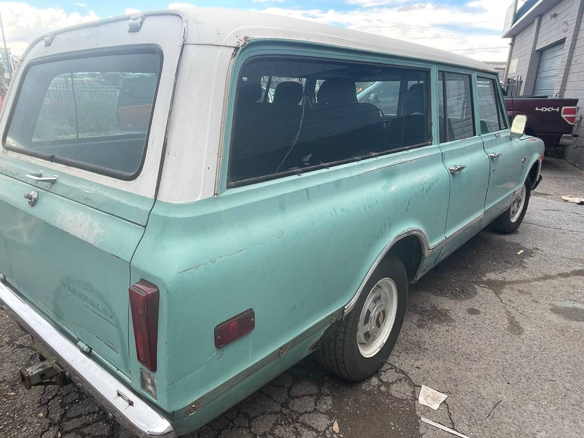Chevy-suburban-1968-custom-3