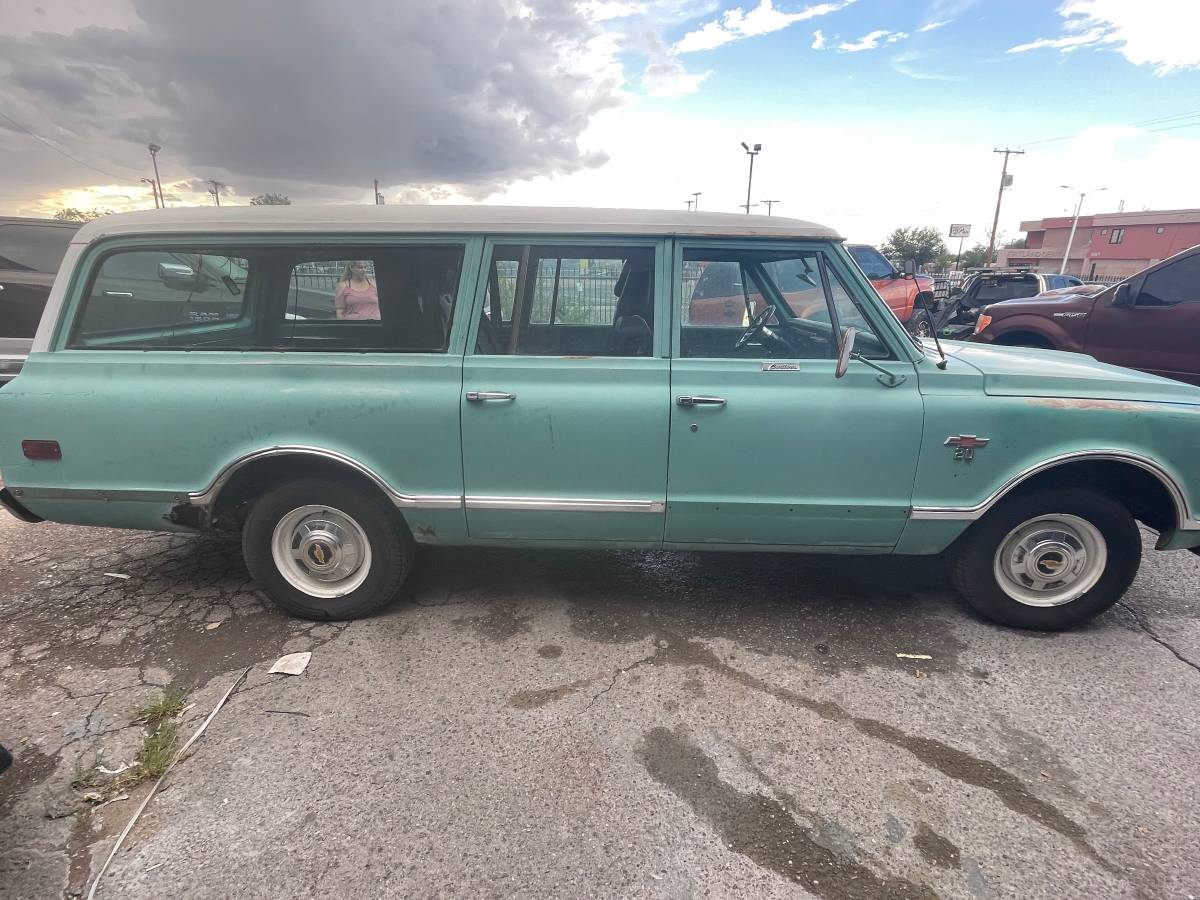 Chevy-suburban-1968-custom-5