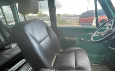 Chevy-suburban-1968-custom-8