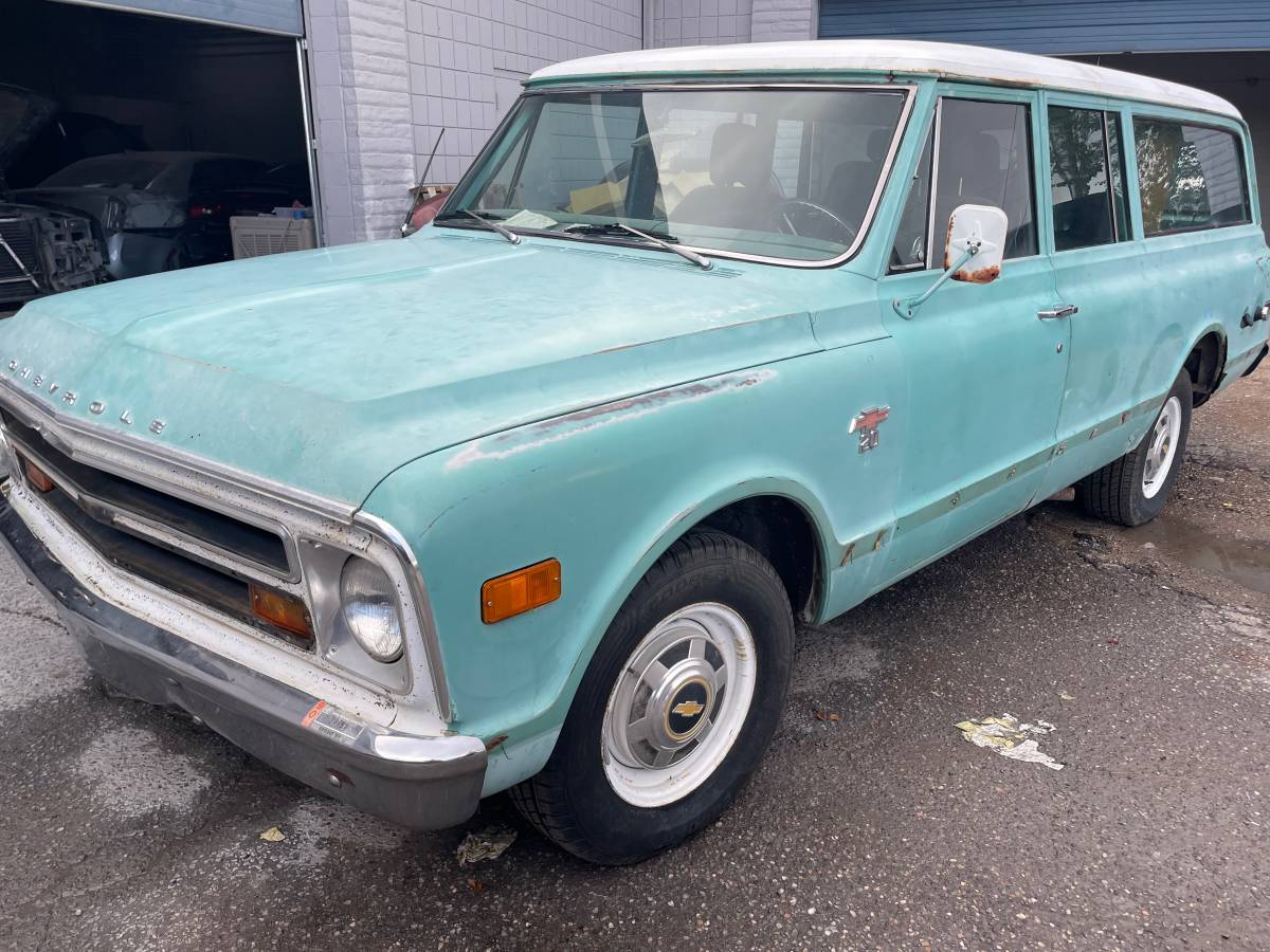 Chevy-suburban-1968-custom-9