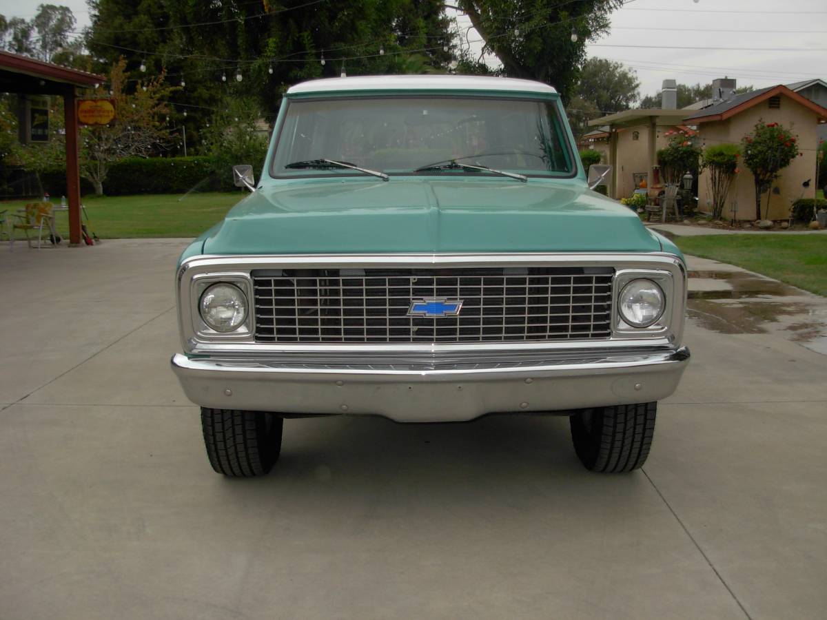 Chevy-suburban-1972-2