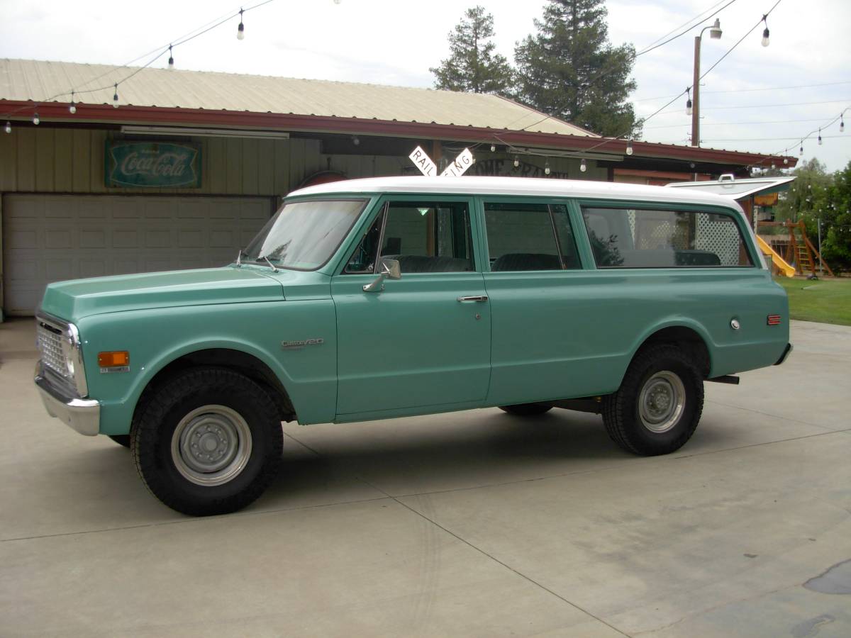 Chevy-suburban-1972-4