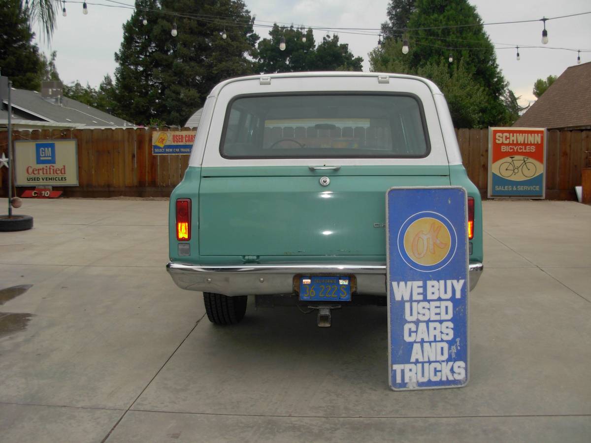 Chevy-suburban-1972-5