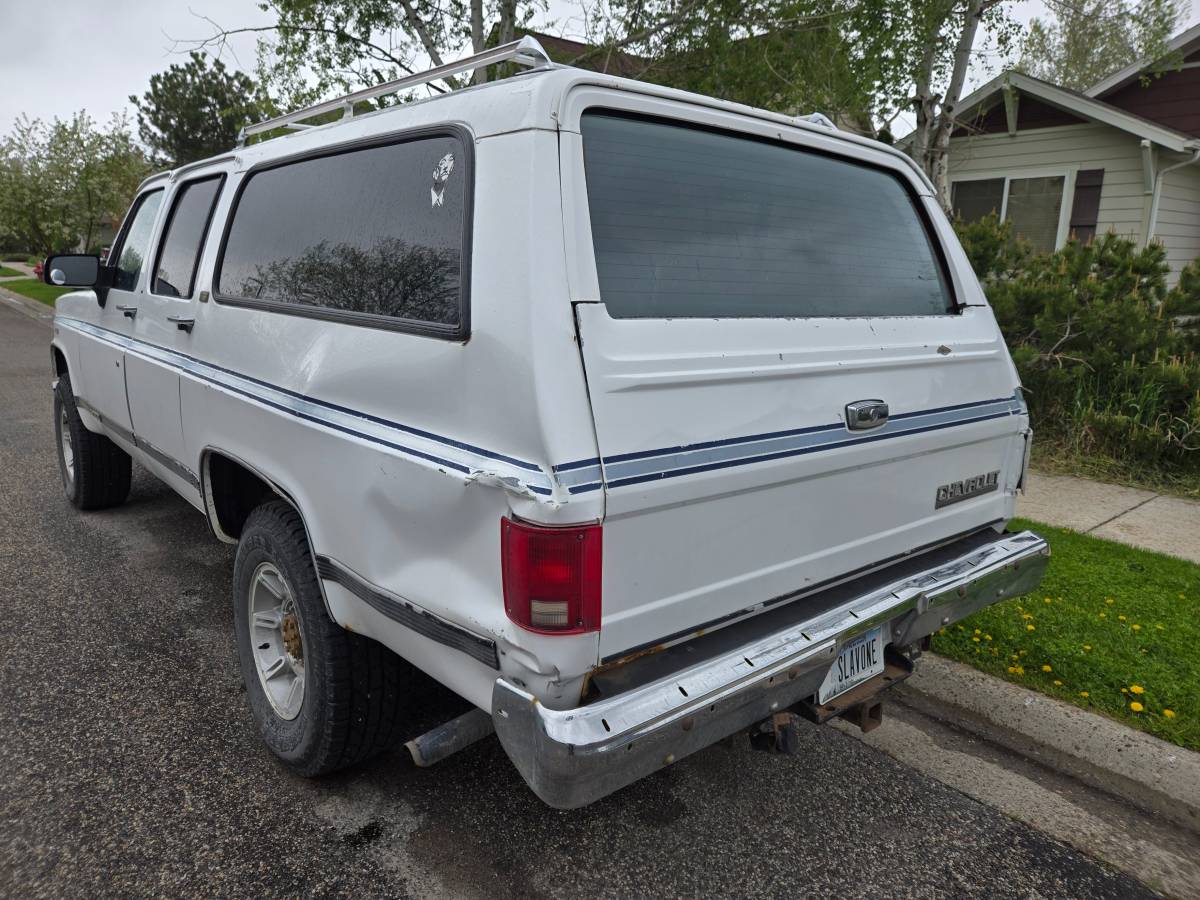 Chevy-suburban-1991-white-1