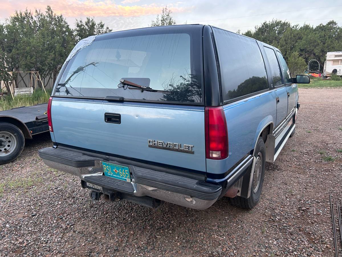 Chevy-suburban-2500-1993-blue-1