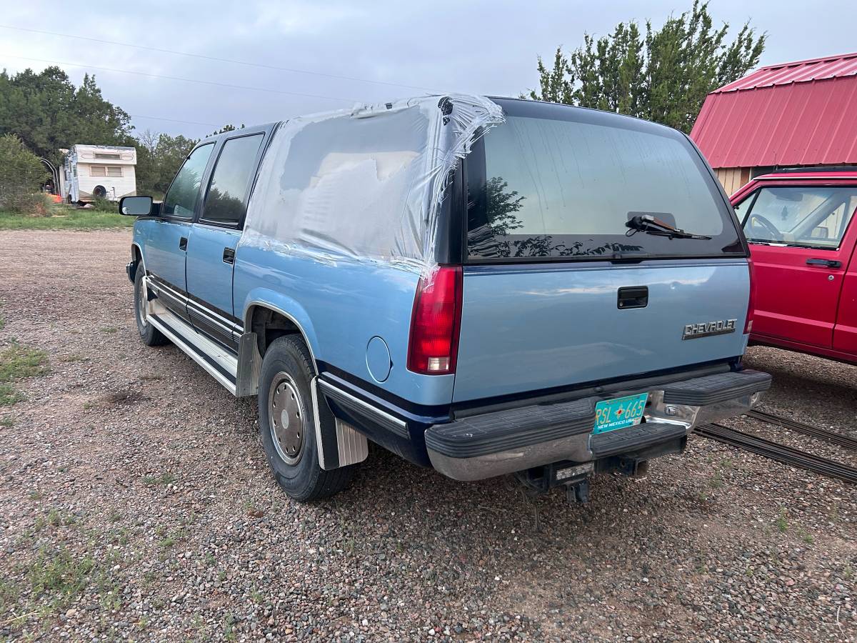 Chevy-suburban-2500-1993-blue-2