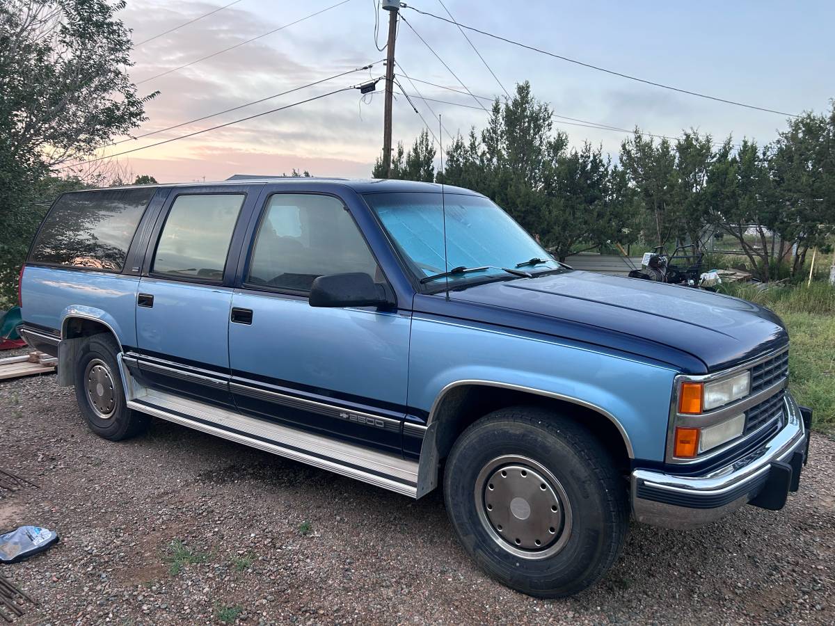 Chevy-suburban-2500-1993-blue-4
